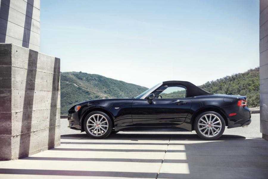  Fiat 124 Spider 2016 года  (US) (фото 10 из 36)